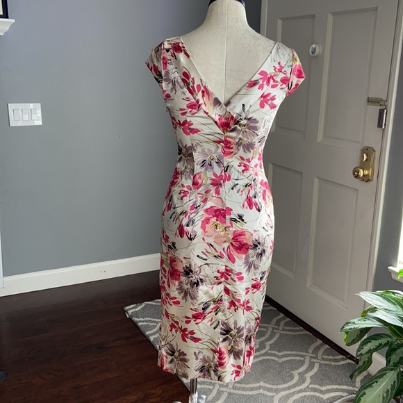 Maggy London Floral Print Ruched Midi Dress - Picture 4 of 8